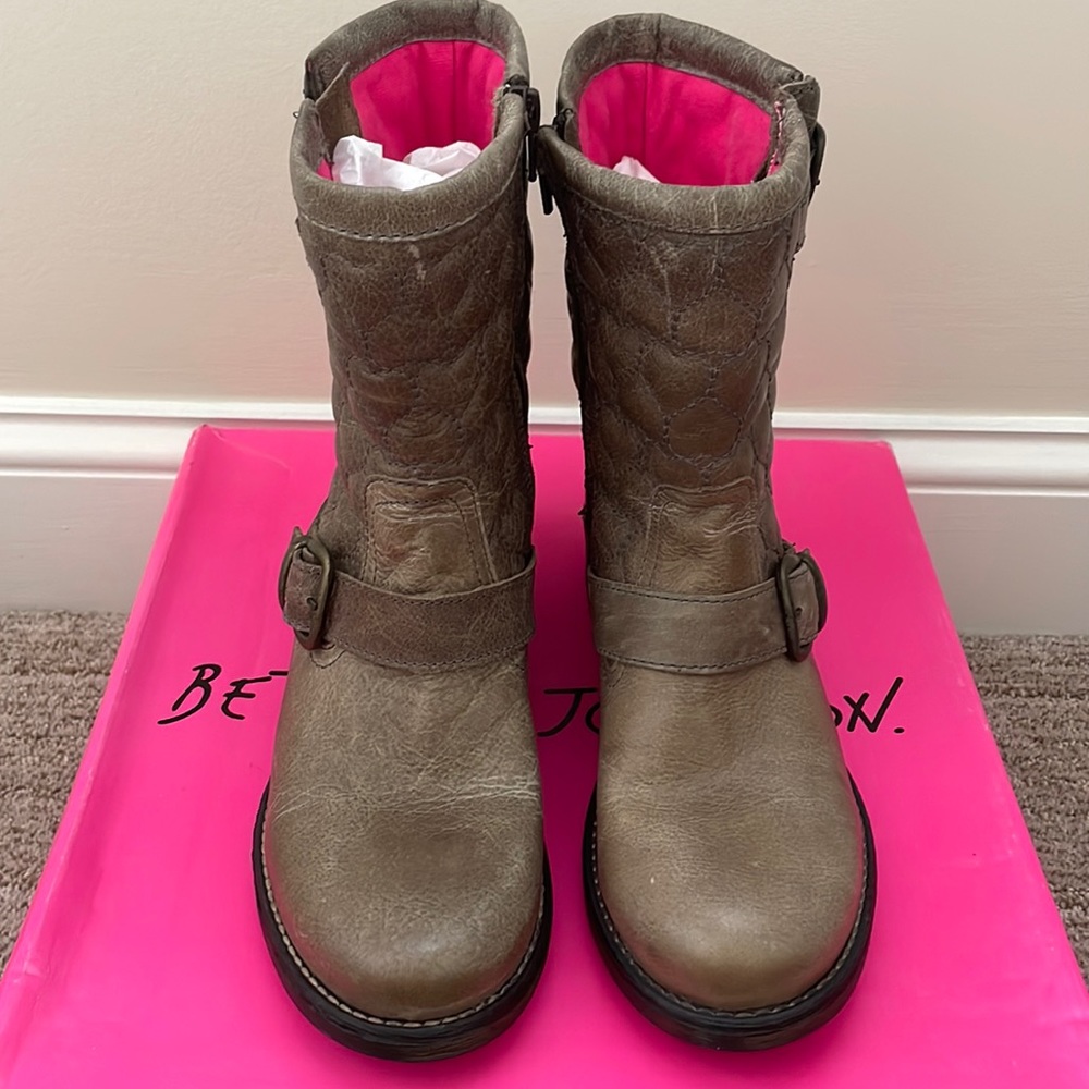 Betsey Johnson Pynch Boots, Taupe, size 8.5, Never Worn.